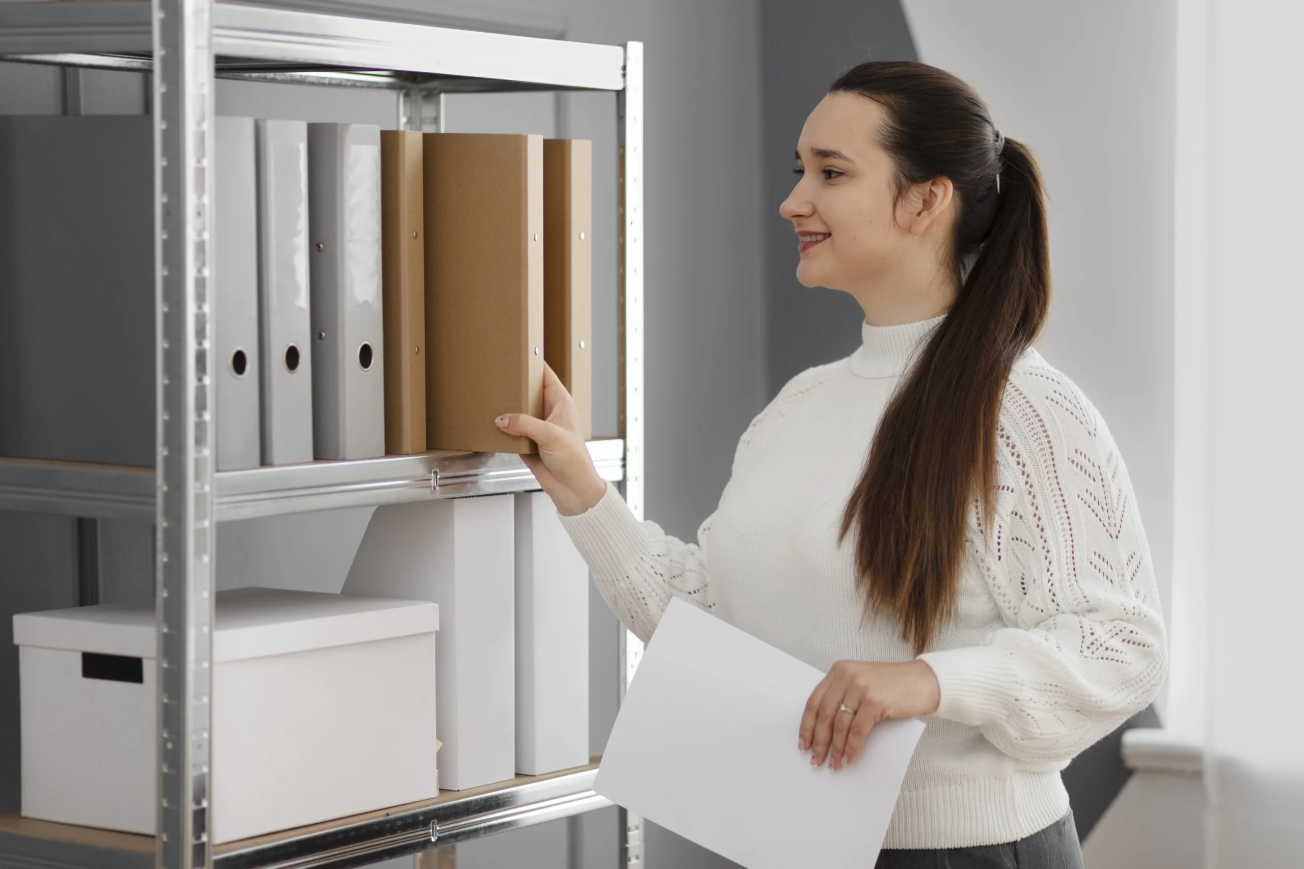 Adjustable shelving